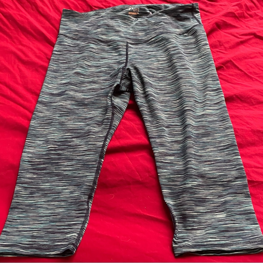 Old Navy green and Gray Patterned capri activewear -pre owned 2XL! Nice!
